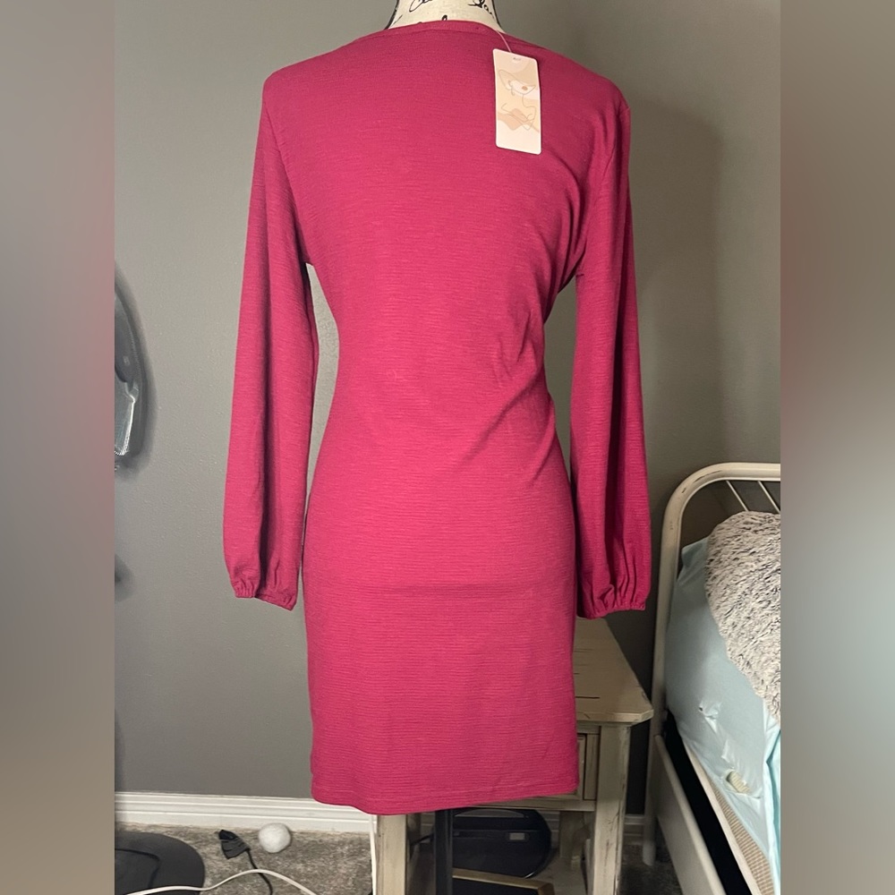 NWT Beautiful Burgundy Dress with long sleeve and tie waist in size Medium! - Picture 2 of 10